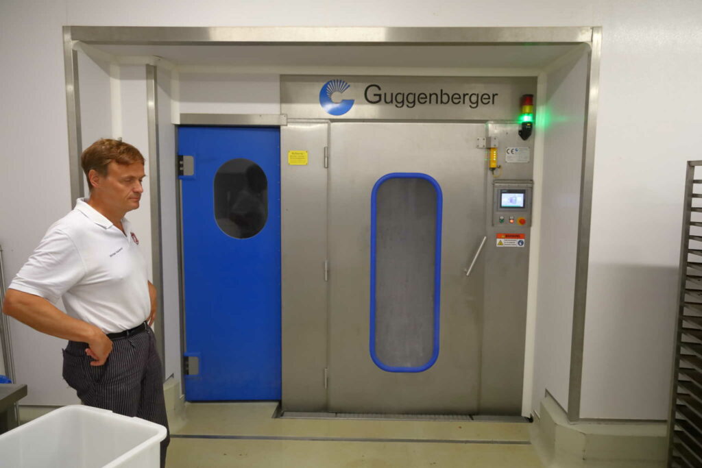 Video: Die Kammerwaschanlage von Guggenberger bei Meisterbäcker Kauderer