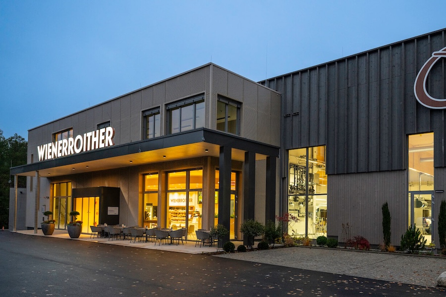 Wienerroither: Eröffnung der neuen Produktion mit Café in Moosburg