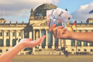 Geld vor dem Bundestag
