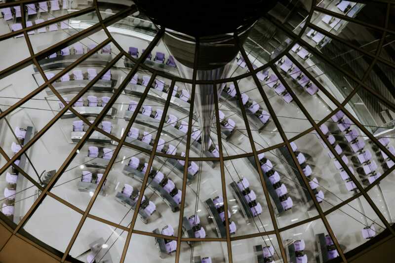 Erleichtertes Kurzarbeitergeld kann drei Monate länger beantragt werden