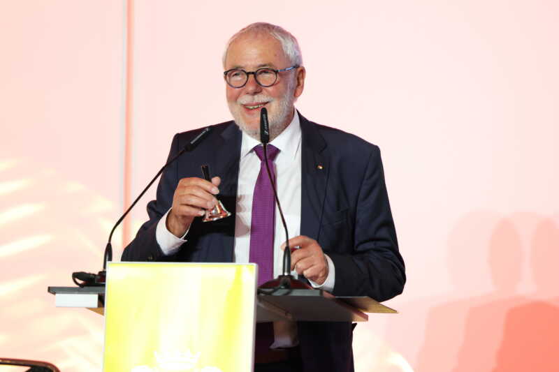 Großer Stutenkerl geht an Ehrenpräsident Michael Wippler