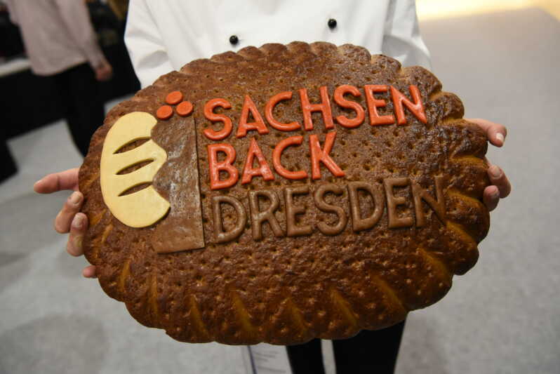 Brot mit Aufschrift "Sachsenback Dresden"