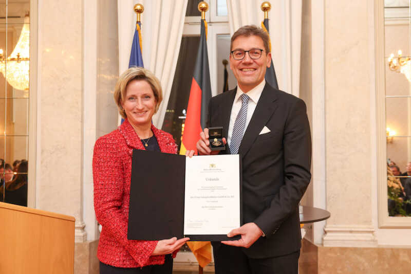 Schapfenmühle mit Wirtschaftsmedaille ausgezeichnet