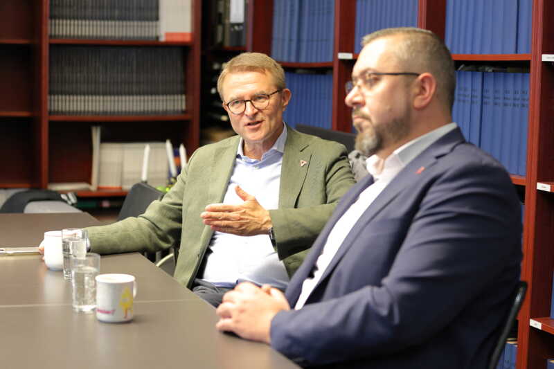 Warum tun sich Hybridläden so schwer? Ein Interview mit Dr. Oliver Blank und Markus Leonhardt