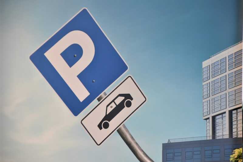 Bäckerei baut Kundenparkplätze, um Verkehrsbehinderungen auf Bundesstraße zu beseitigen
