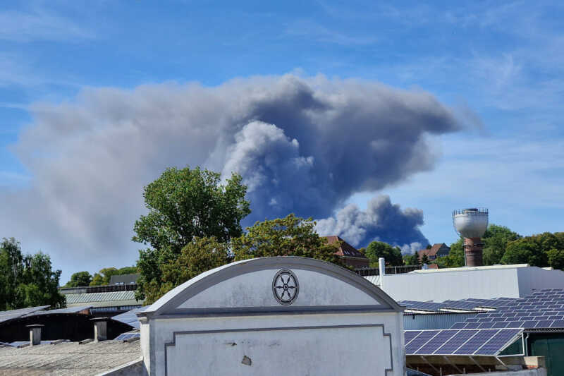 Großbrand bei Fleischwarenfabrikant Bedford